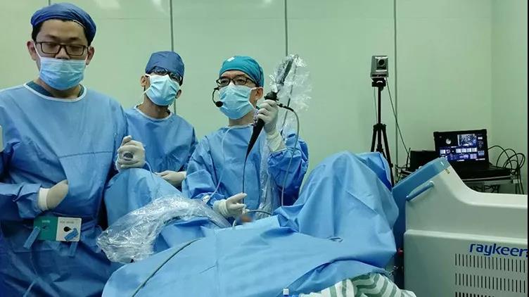 输尿管软镜钬激光碎石术
