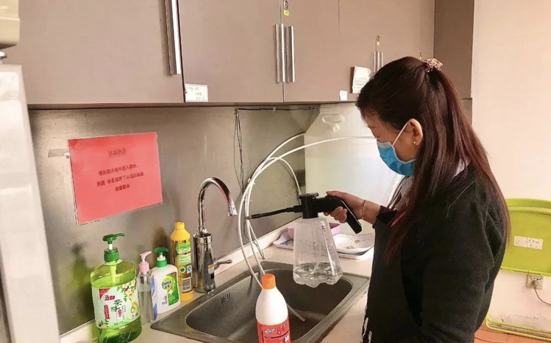 每日两次，定期消毒,瑞柯恩