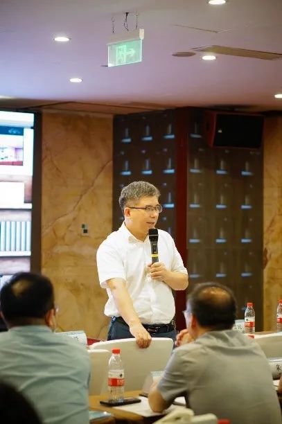 一场以光纤铥激光为主题的学术盛宴,张大宏教授分别致辞
