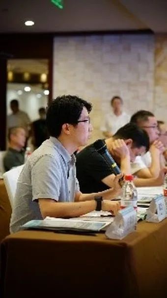 光纤铥激光宁波高峰论坛,铥激光,医用铥激光,钬激光设备供应商,钬激光设备品牌,泌尿外科医疗设备,瑞柯恩
