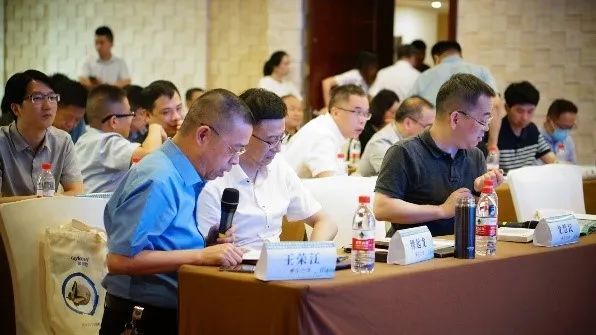 光纤铥激光宁波高峰论坛,铥激光,医用铥激光,钬激光设备供应商,钬激光设备品牌,泌尿外科医疗设备,瑞柯恩