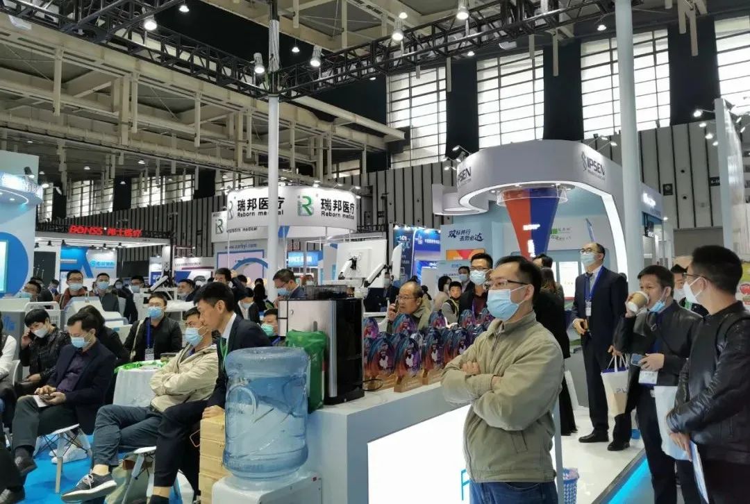 瑞柯恩展台 特邀7位泌尿专家教授分享学术 吸引诸多与会者驻足聆听