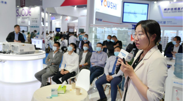 CMEF2021-瑞柯恩展台,掺铥光纤激光设备