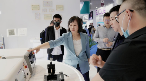 CMEF2021-瑞柯恩展台,掺铥光纤激光设备